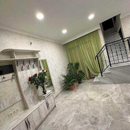 Three Palms Guest House Tbilisi Exterior photo