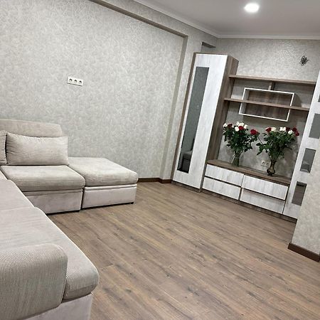 Three Palms Guest House Tbilisi Exterior photo