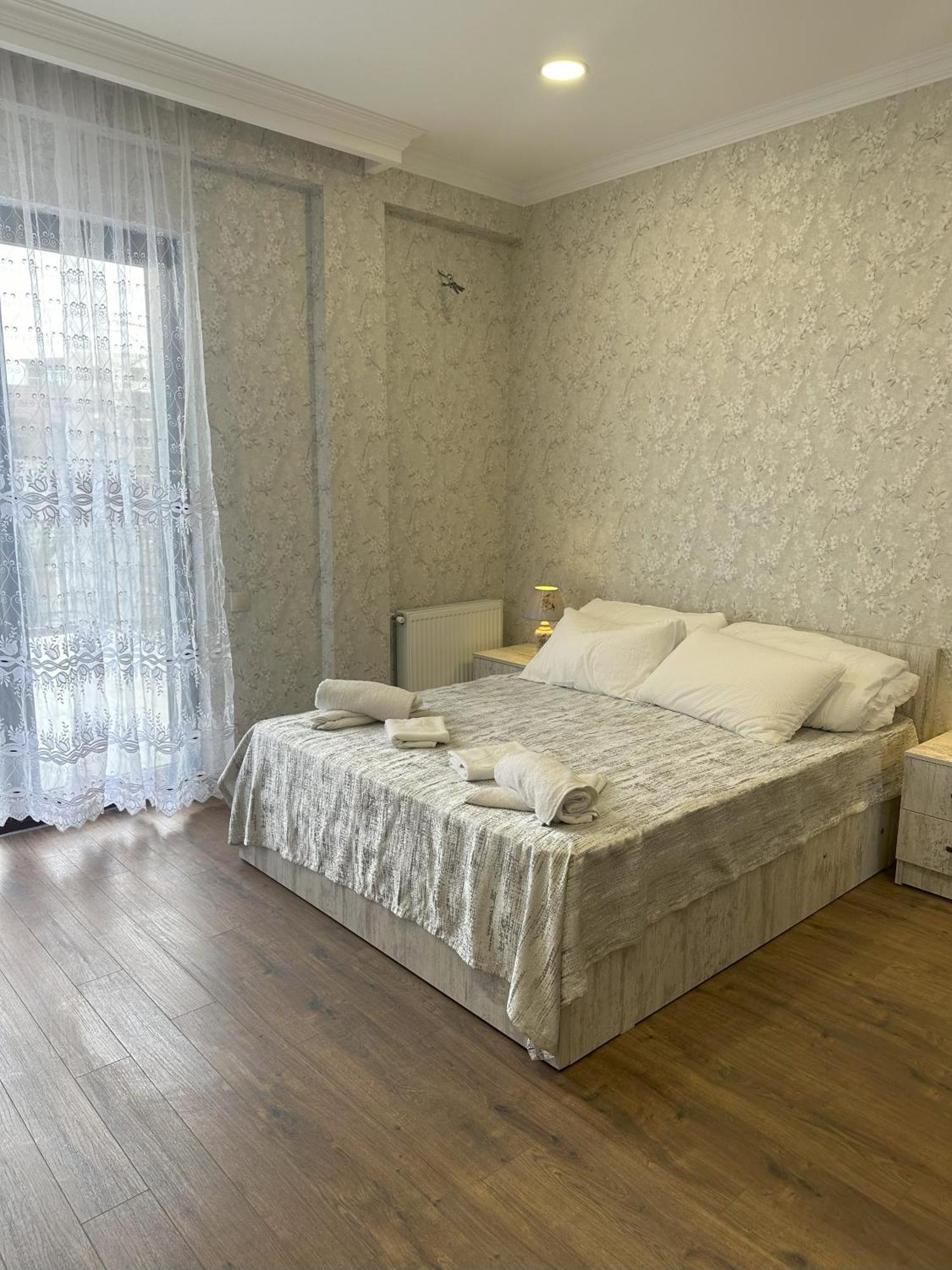 Three Palms Guest House Tbilisi Exterior photo