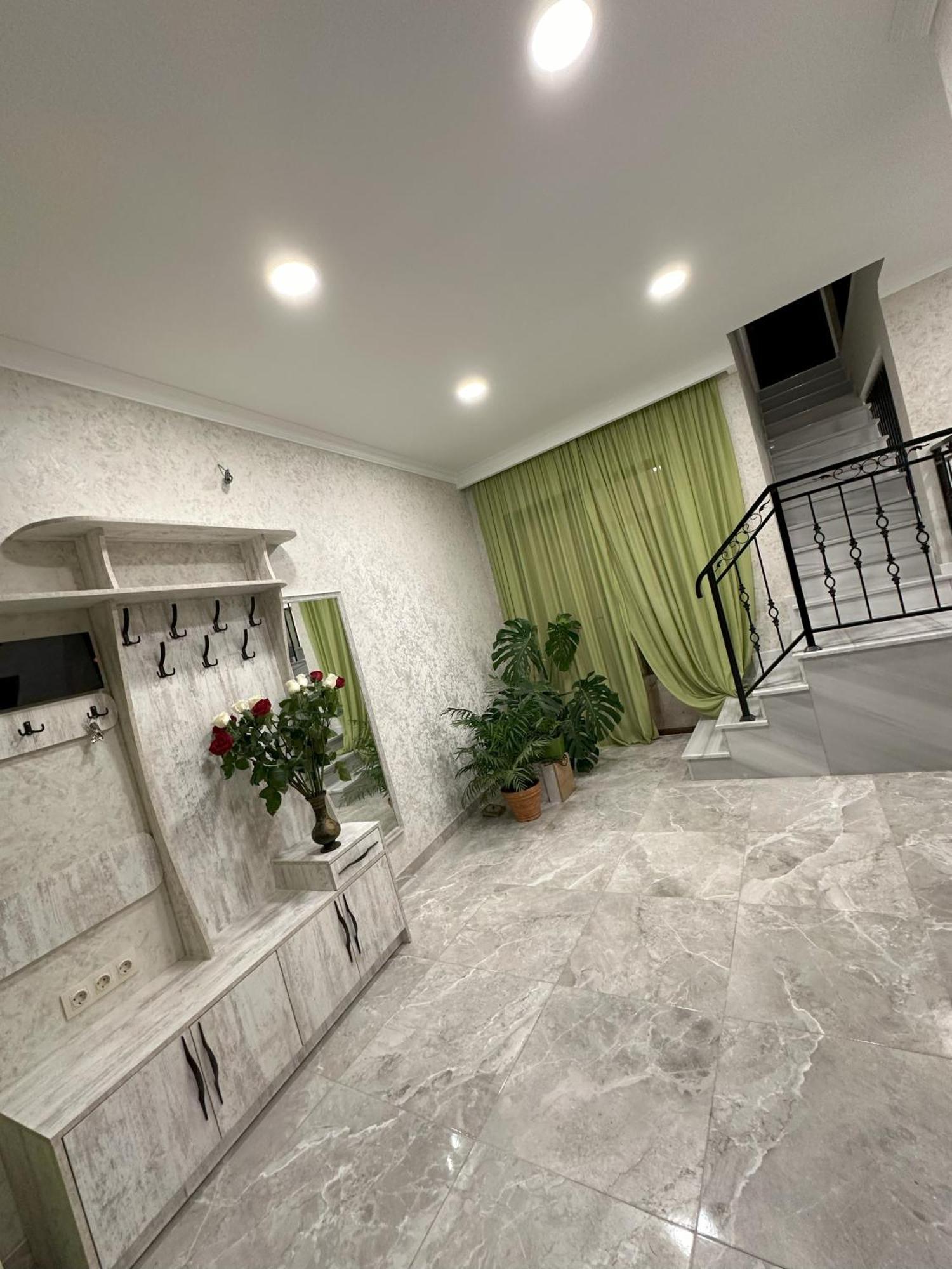 Three Palms Guest House Tbilisi Exterior photo