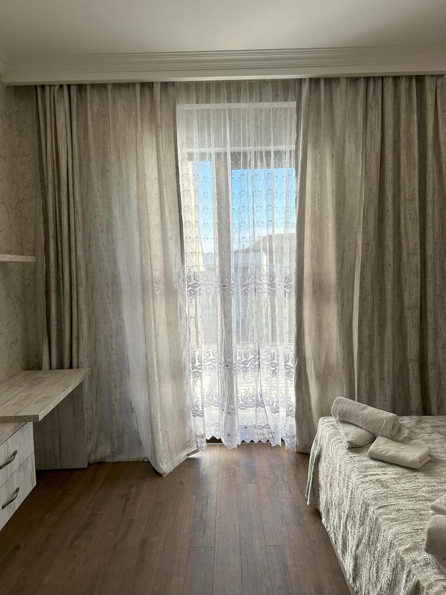 Three Palms Guest House Tbilisi Exterior photo