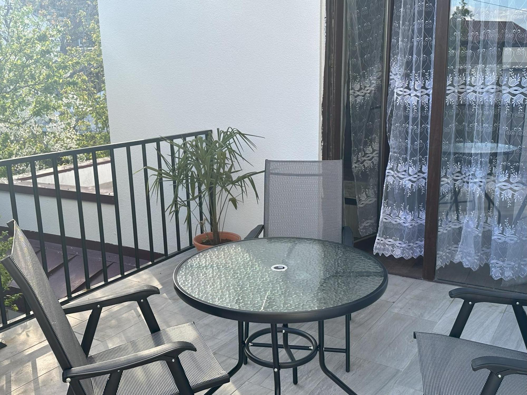 Three Palms Guest House Tbilisi Exterior photo